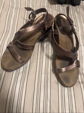 Aerosoles Bronze Women’s Strappy Wedge Sandals - size 7 1/2